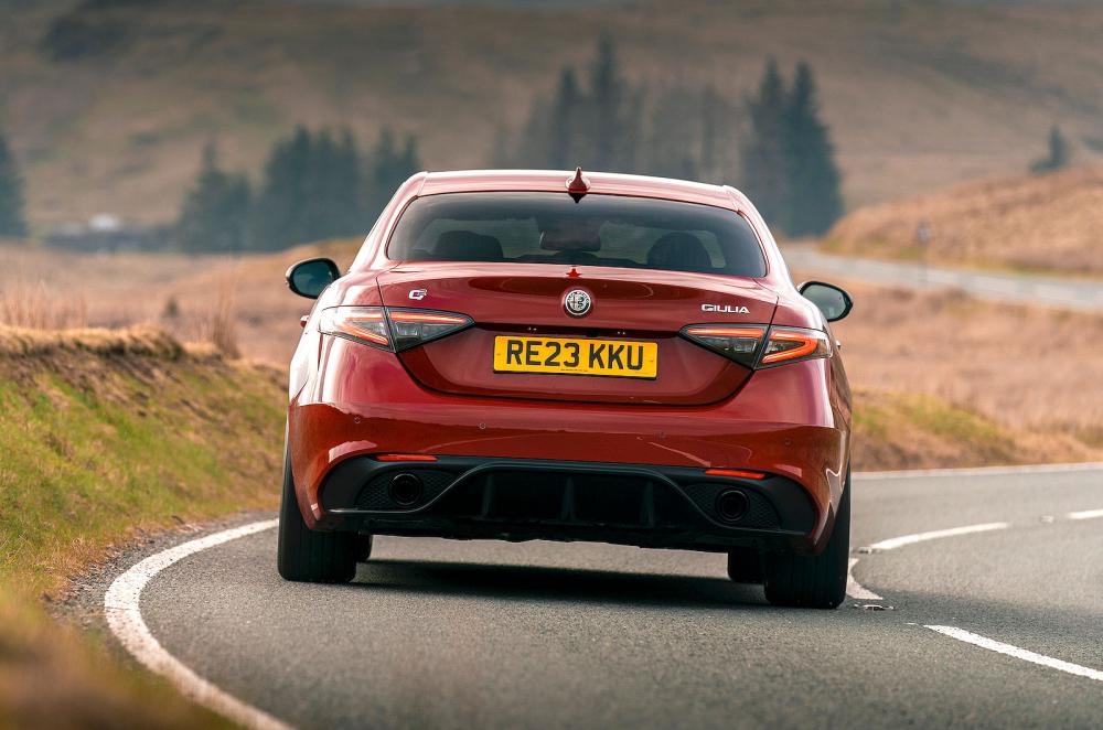 Alfa Romeo Giulia rear cornering