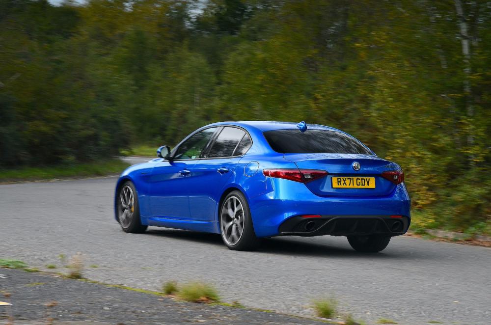 Alfa Romeo Giulia rear cornering