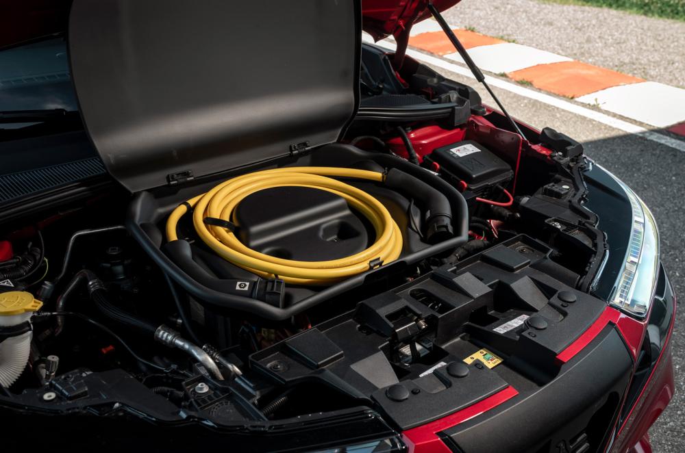 Alfa Romeo Junior Elettrica charging cable storage