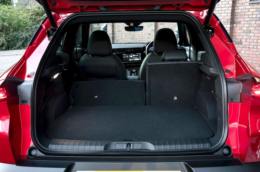 Alfa Romeo Junior Elettrica boot