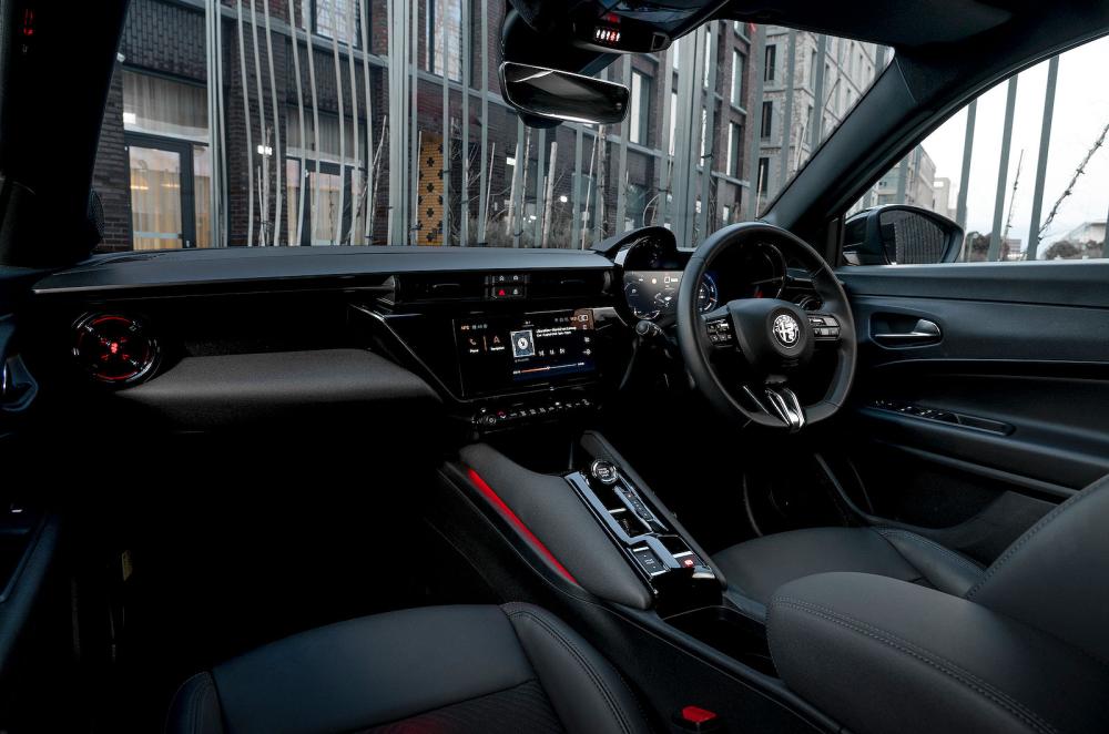 Alfa Romeo Junior Elettrica dashboard