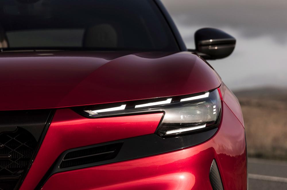 Alfa Romeo Junior Elettrica headlights