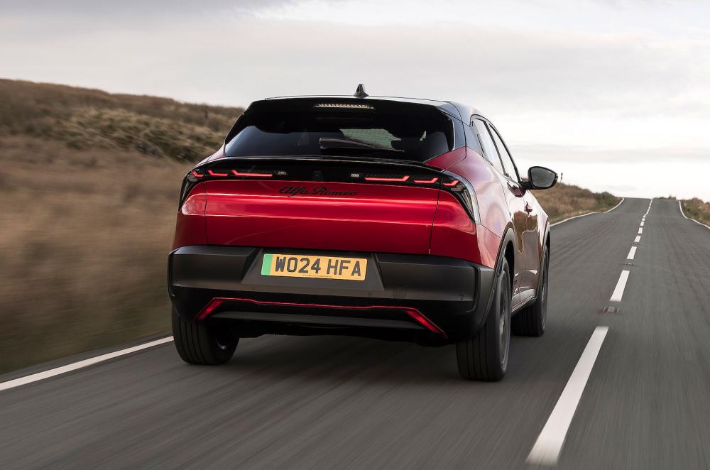 Alfa Romeo Junior Elettrica rear right driving