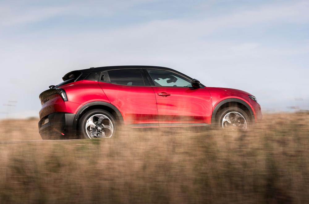 Alfa Romeo Junior Elettrica right driving
