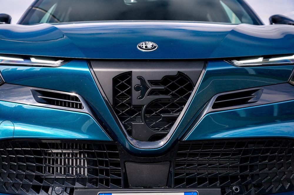 Alfa Romeo Junior Ibrida front detail