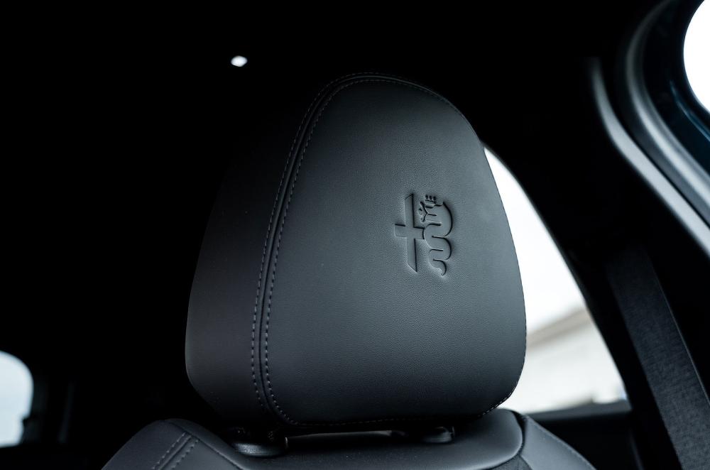 Alfa Romeo Junior Ibrida headrest