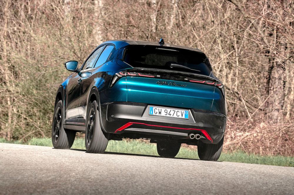 Alfa Romeo Junior Ibrida rear left driving