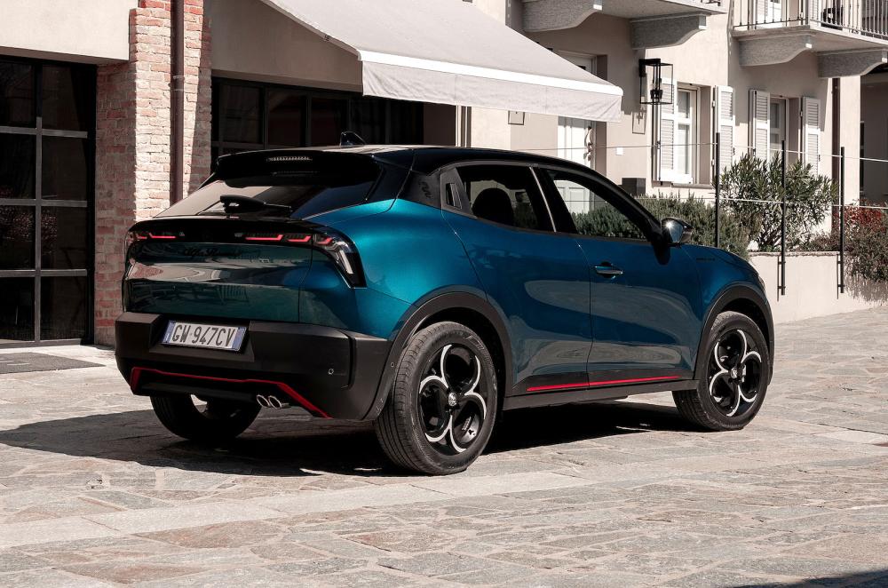 Alfa Romeo Junior Ibrida rear right static