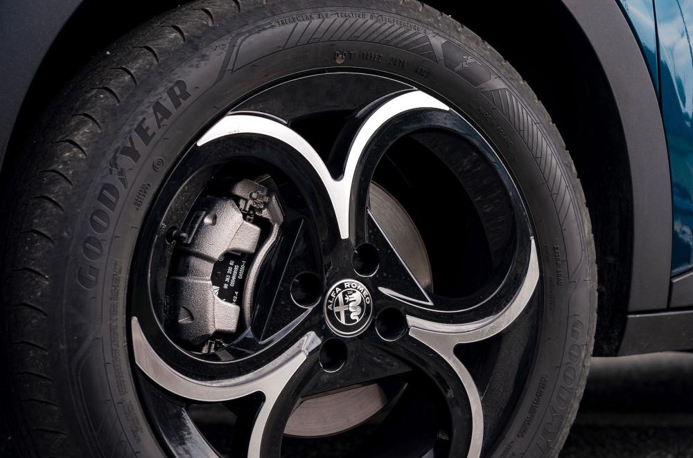 Alfa Romeo Junior Ibrida wheel detail