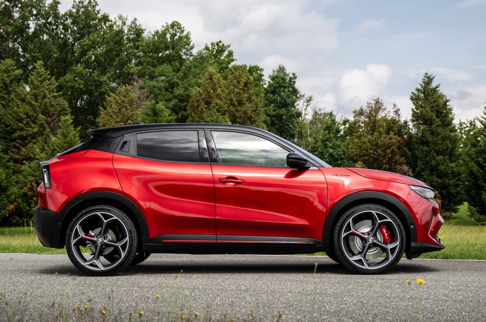 Alfa Romeo Junior Elettrica right static