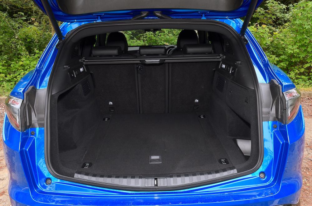 Alfa Romeo Stelvio boot