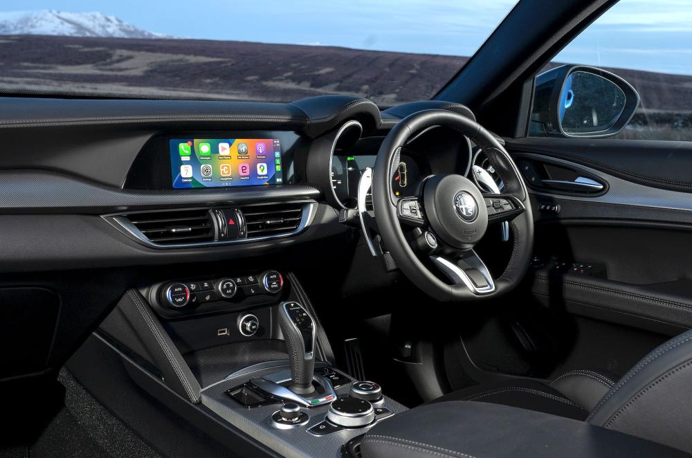 Alfa Romeo Stelvio dashboard
