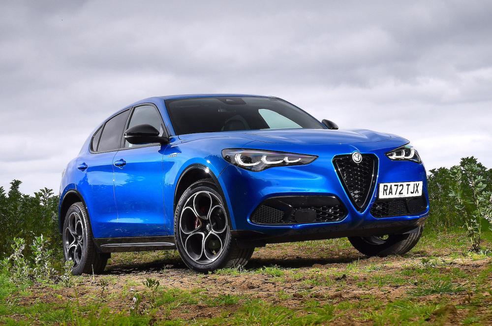 Alfa Romeo Stelvio front right static