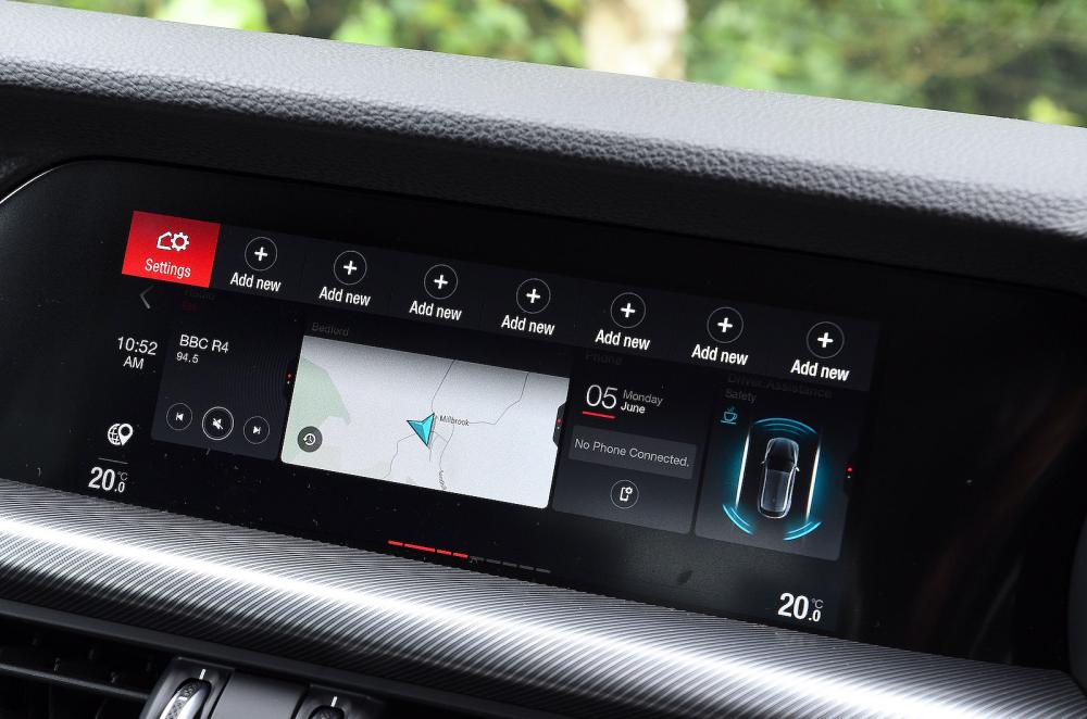 Alfa Romeo Stelvio infotainment touchscreen