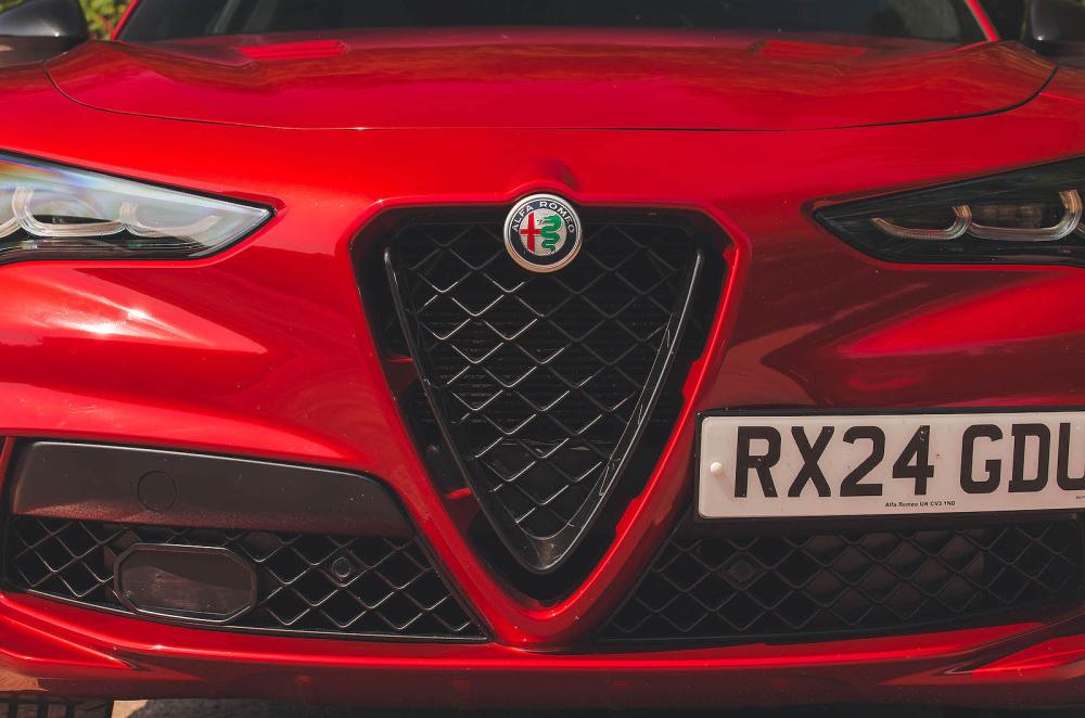 Alfa Romeo Stelvio Quadrifoglio grille