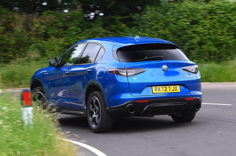 Alfa Romeo Stelvio rear cornering