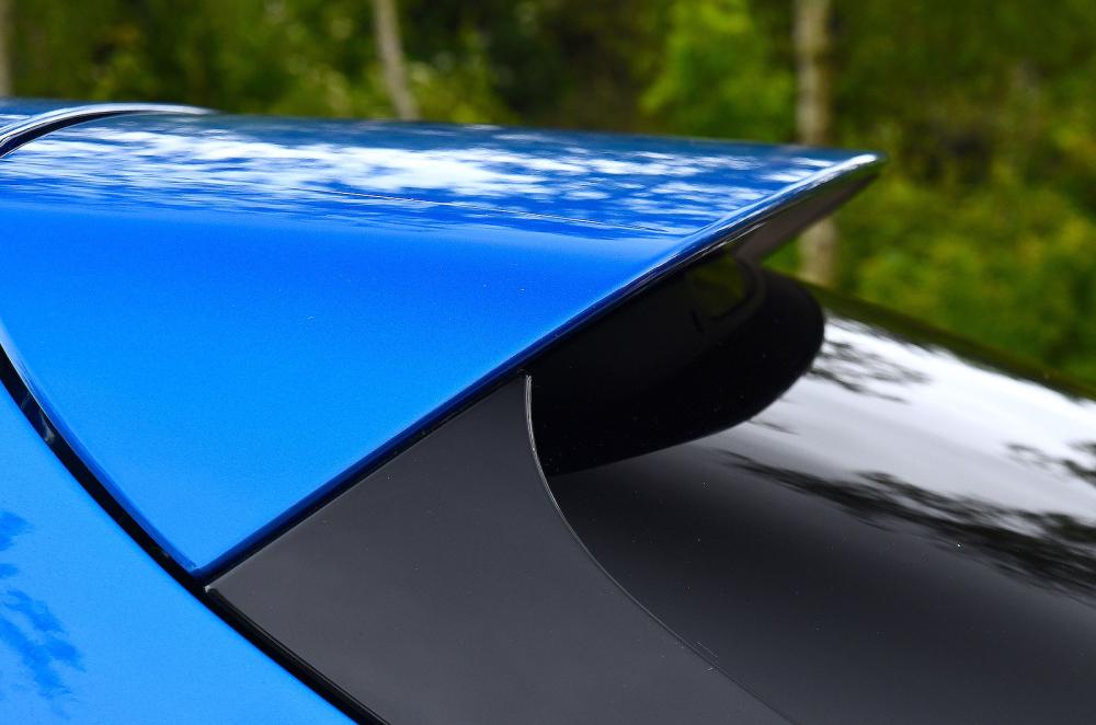 Alfa Romeo Stelvio rear roof detail