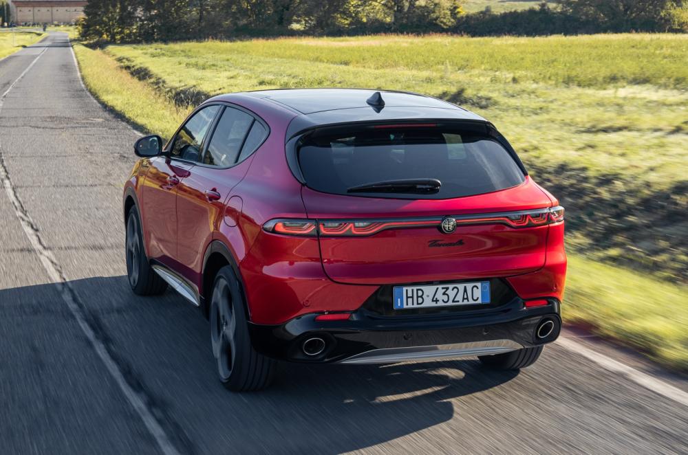 Alfa Romeo Tonale driving rear left