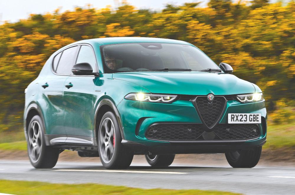 Alfa Romeo Tonale front right driving