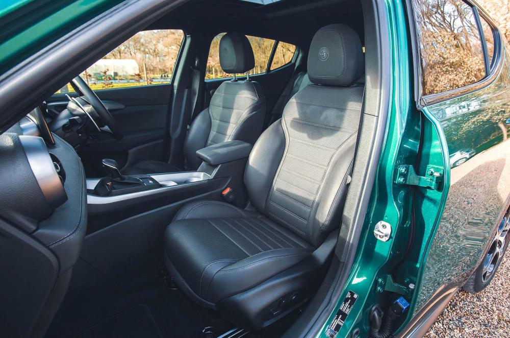 Alfa Romeo Tonale front seats