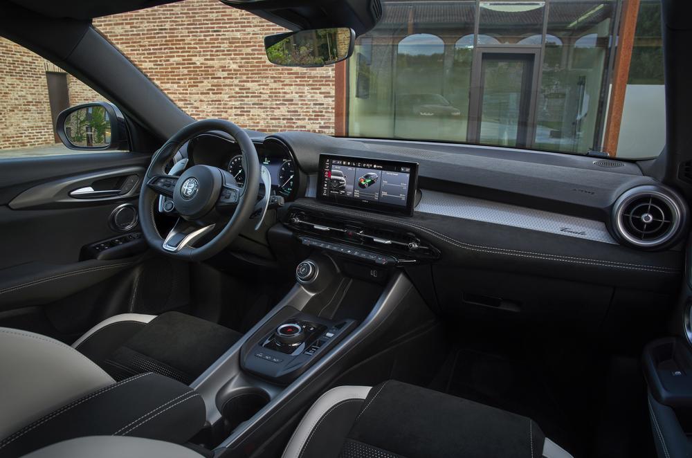 Alfa Romeo Tonale interior