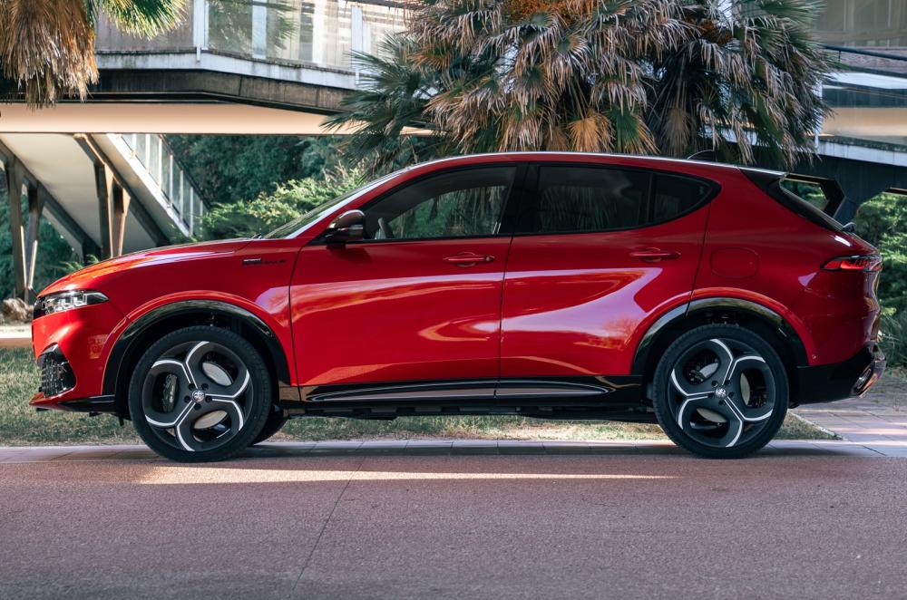 Alfa Romeo Tonale static side