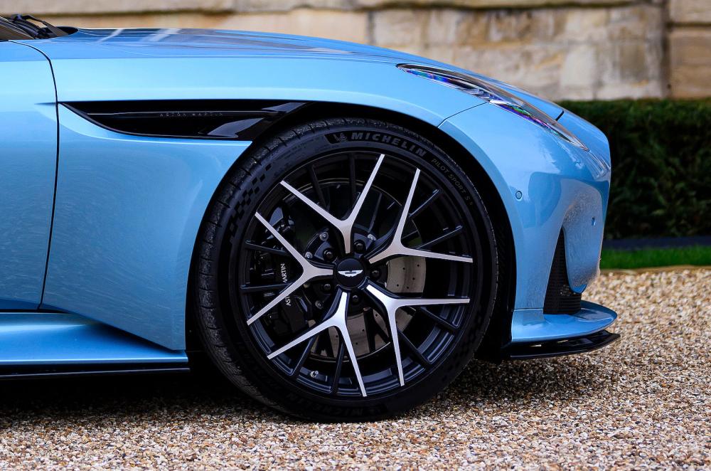 Aston Martin DB12 Volante alloy wheel