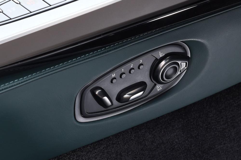 Aston Martin Vanquish seat controls