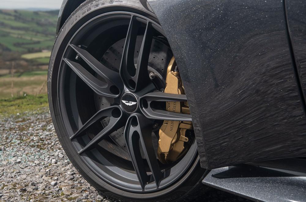 Aston Martin DBS Superleggera front wheel