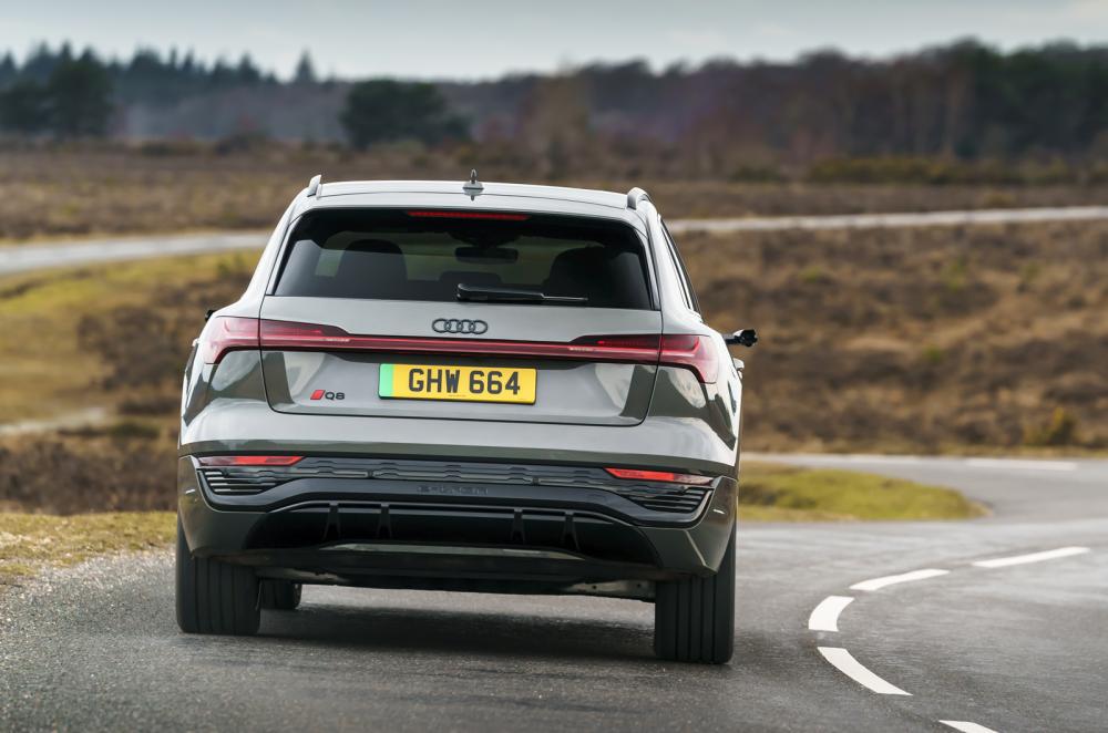 Audi Q8 e-tron rear cornering