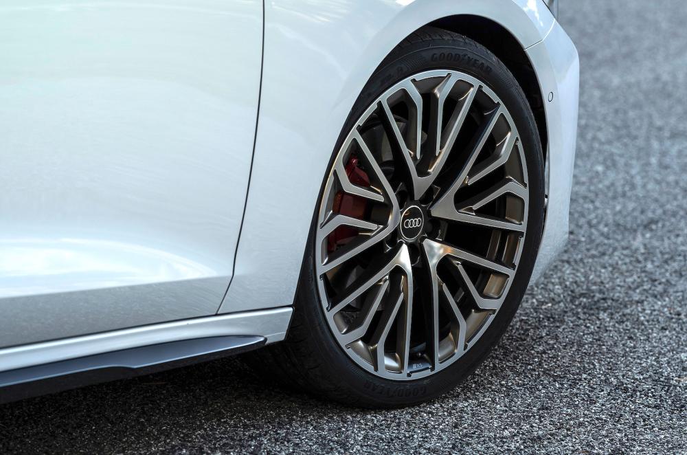 Audi A5 Avant alloy wheel