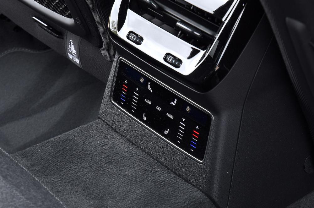 Audi A6 rear controls