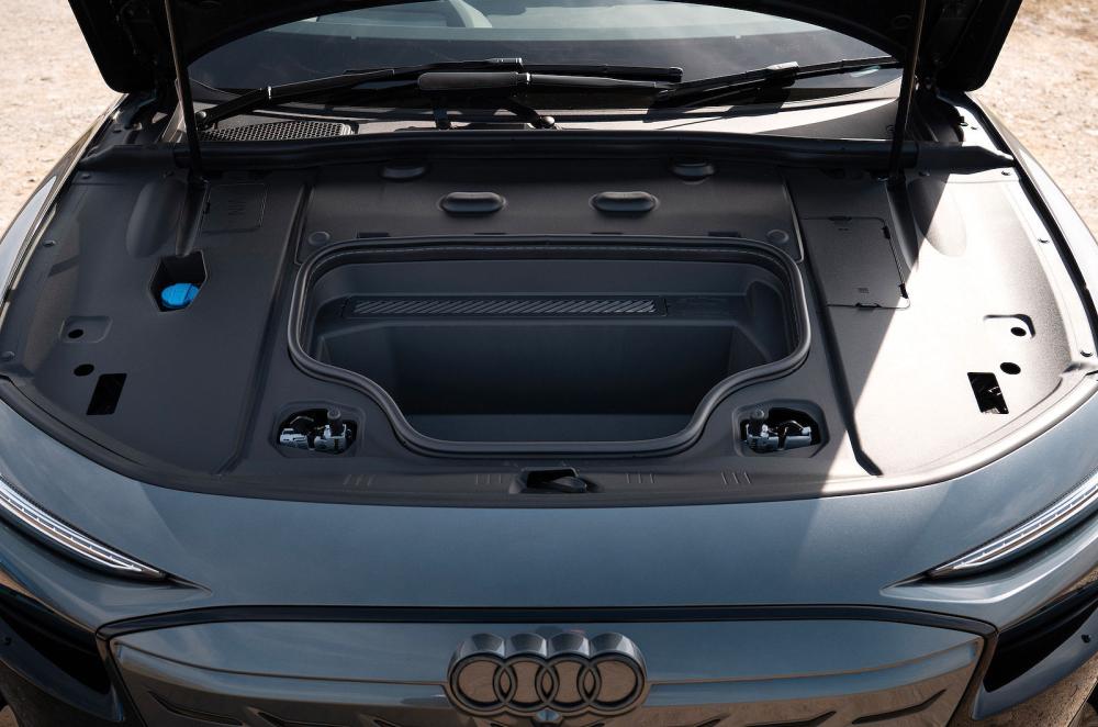 Audi A6 Sportback e-tron front boot