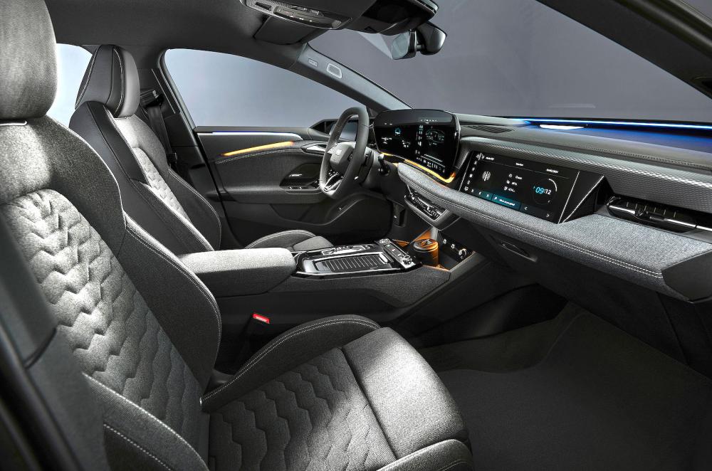 Audi A6 Sportback e-tron front seats