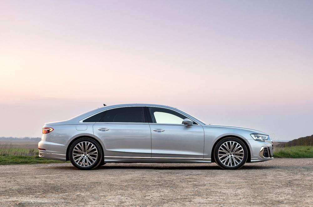 Audi A8 right static