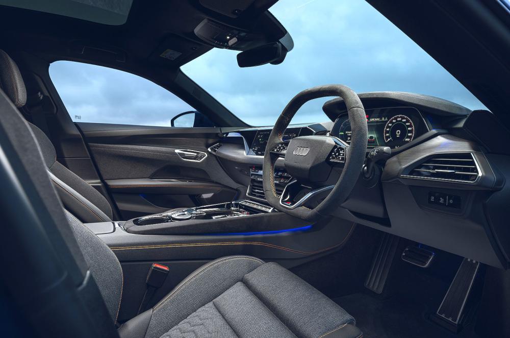 Audi e-tron GT front seats