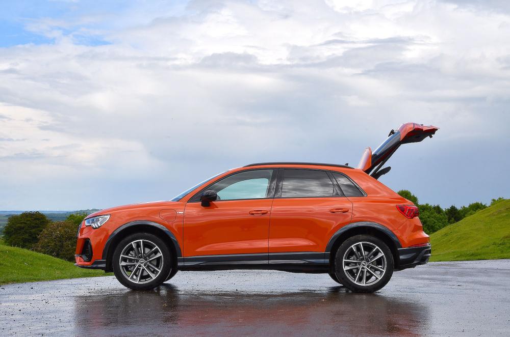 Audi Q3 left static boot open