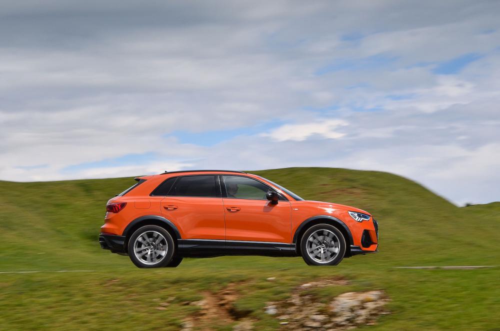 Audi Q3 right tracking