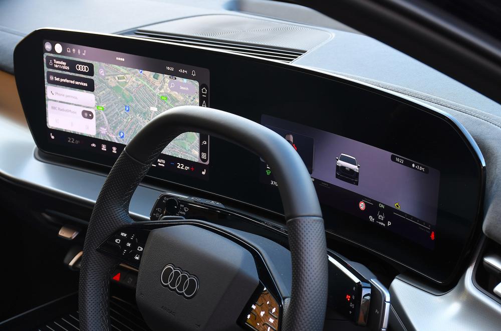 Audi Q3 driver's display