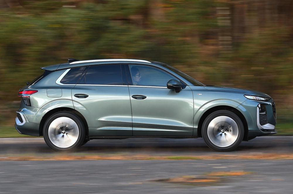 Audi Q3 driving side