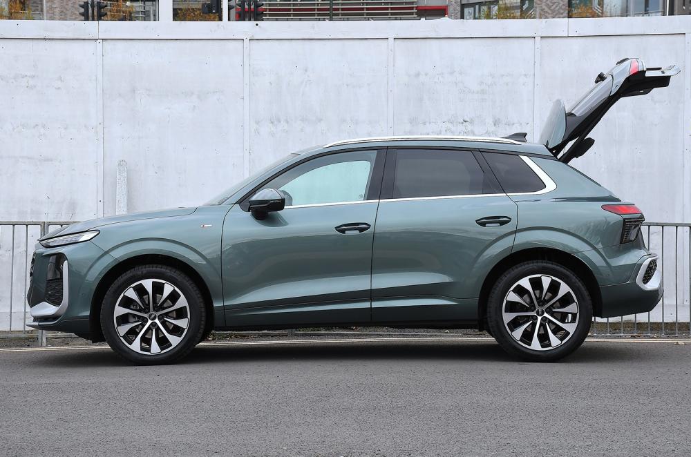 Audi Q3 static side boot open