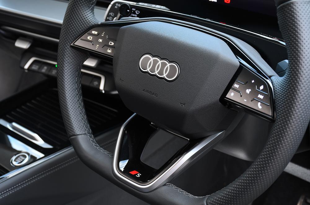 Audi Q3 steering wheel detail