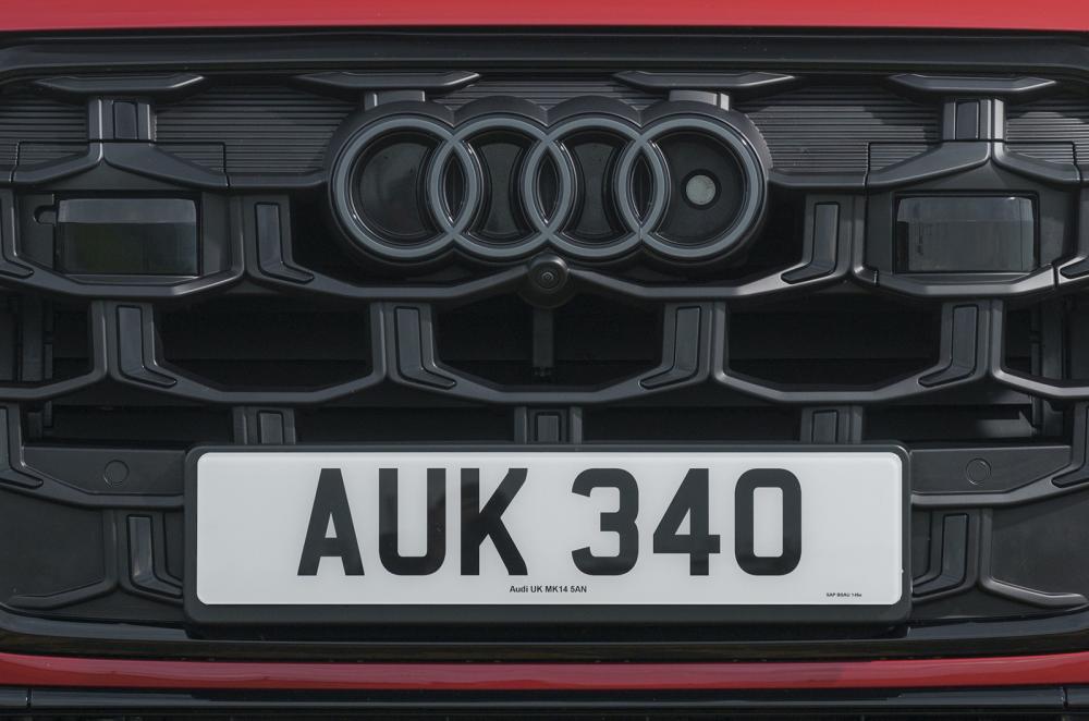 Audi Q7 badge