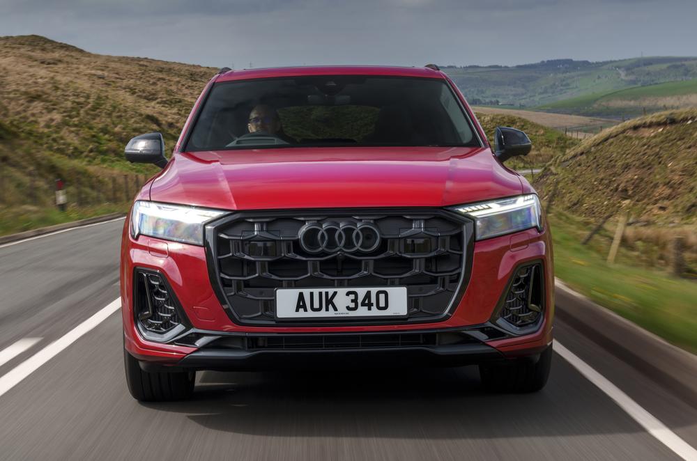 Audi Q7 driving front