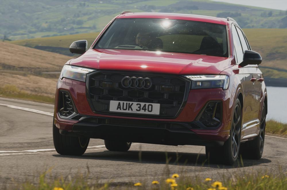 Audi Q7 front cornering