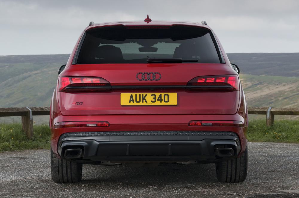 Audi Q7 static rear