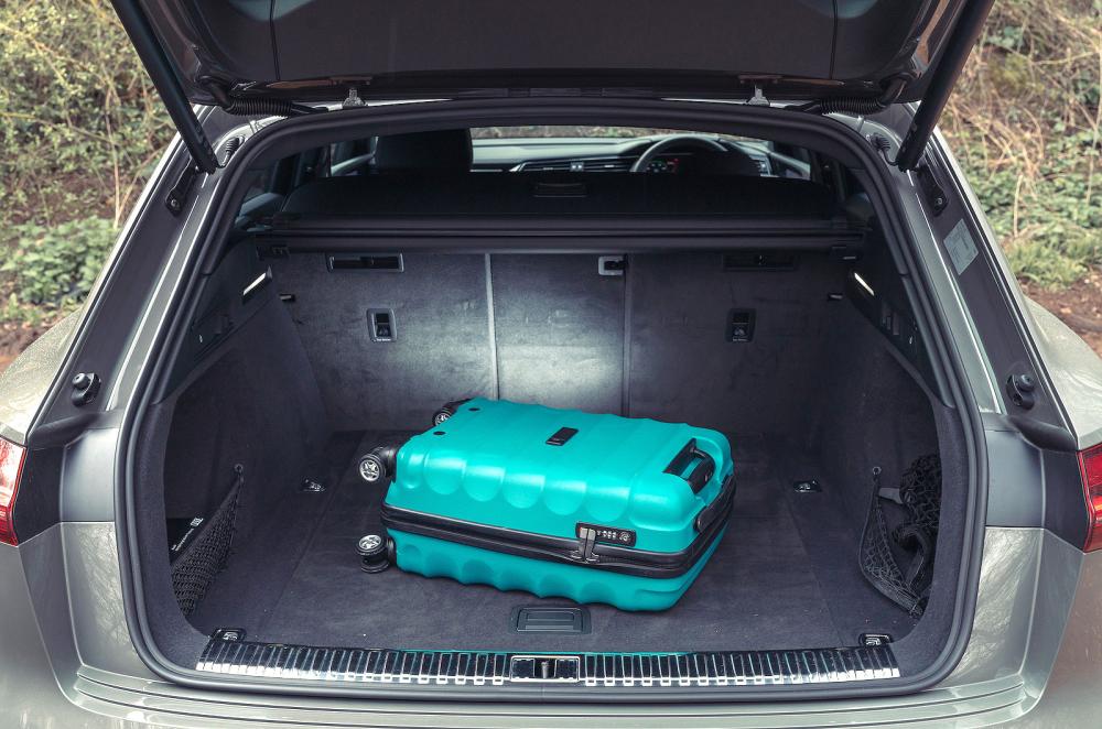 Audi Q8 e-tron boot ope