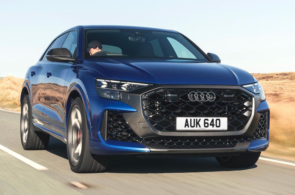 Audi RS Q8 front right driving