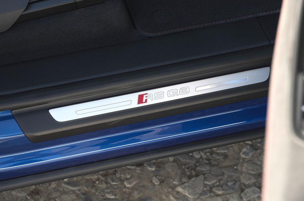 Audi RS Q8 kickplate