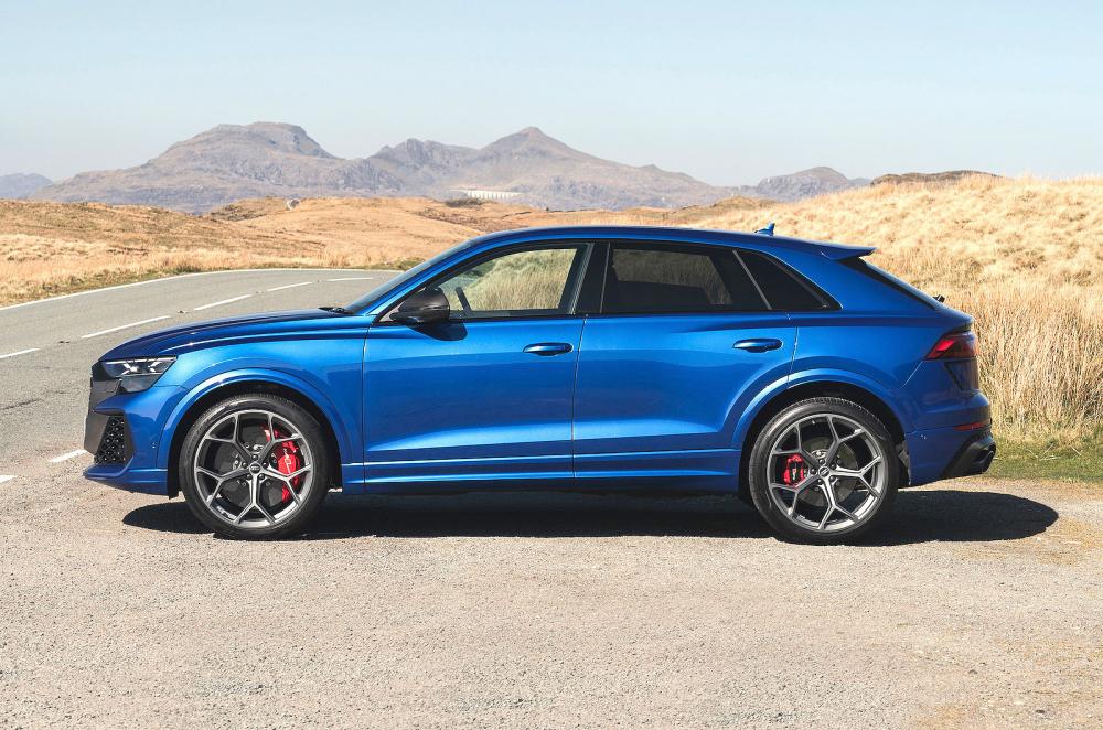 Audi RS Q8 left static